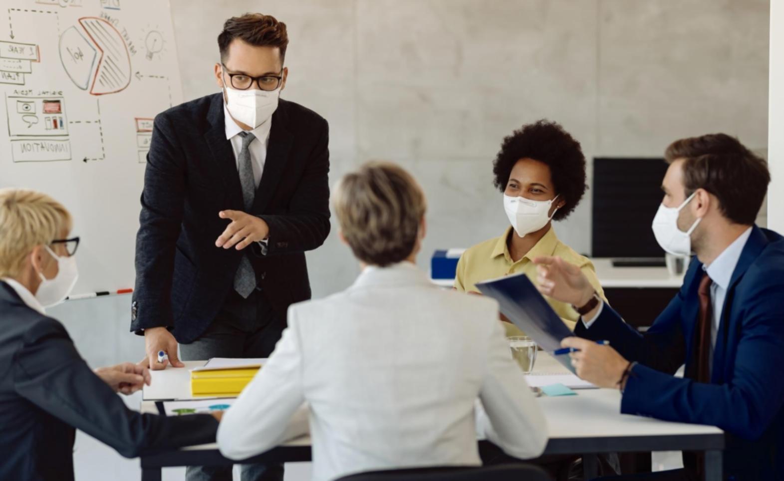 Yoga-Übung zur Entspannung der Schultern
