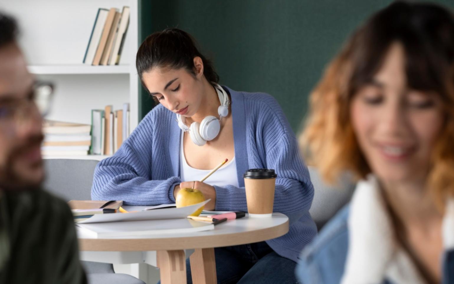 Ruhige Meditation am Ende einer Yoga-Einheit