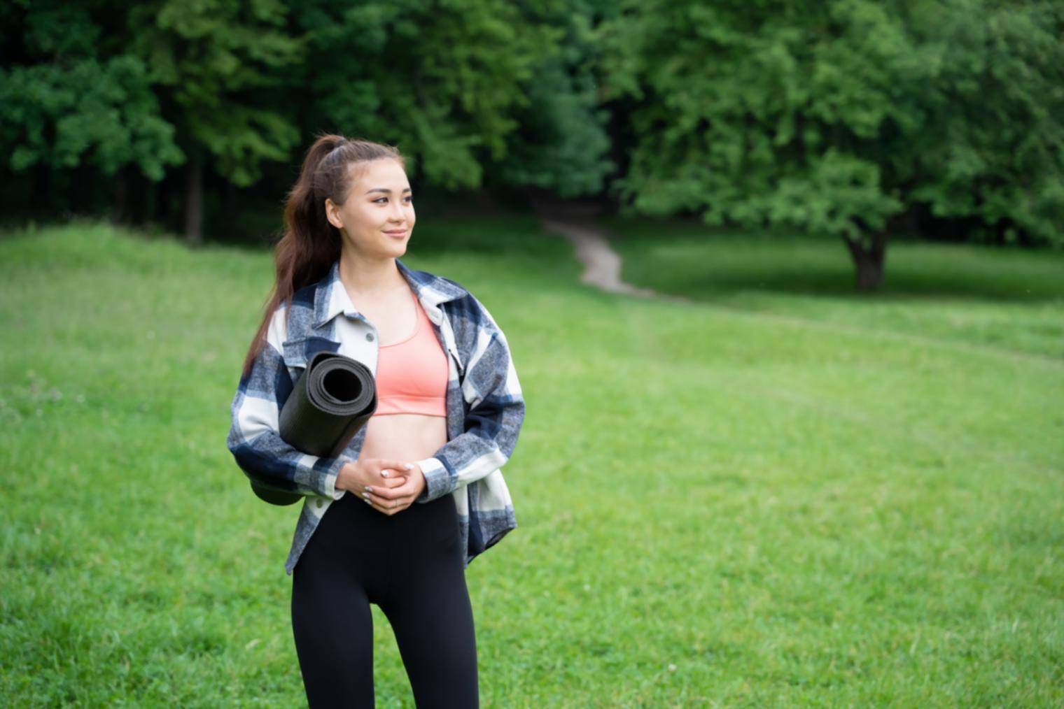 Achtsame Yoga-Praxis in ruhiger Umgebung